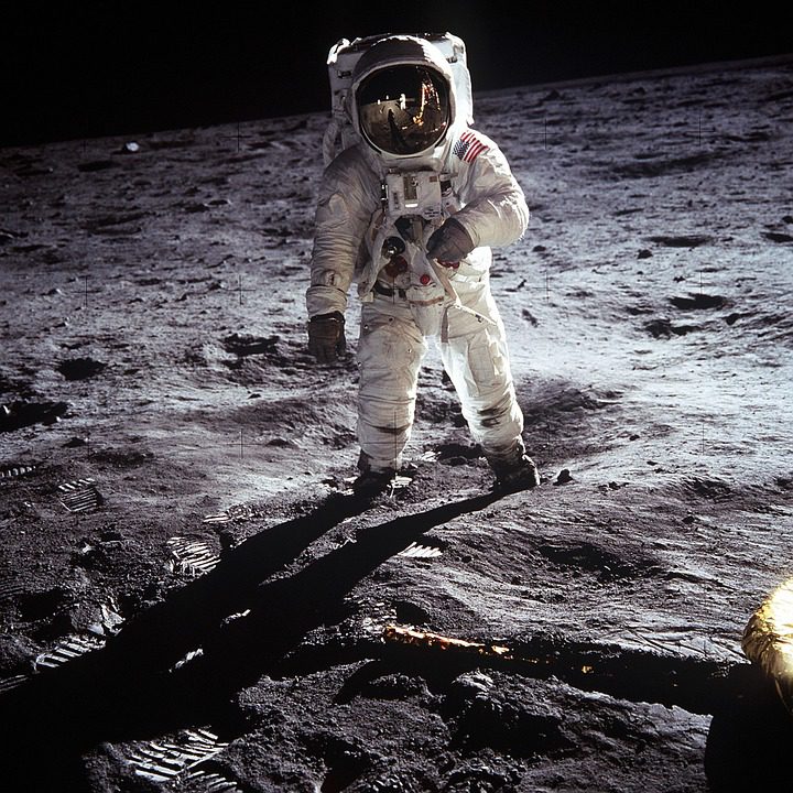 Astronaute sur la Lune