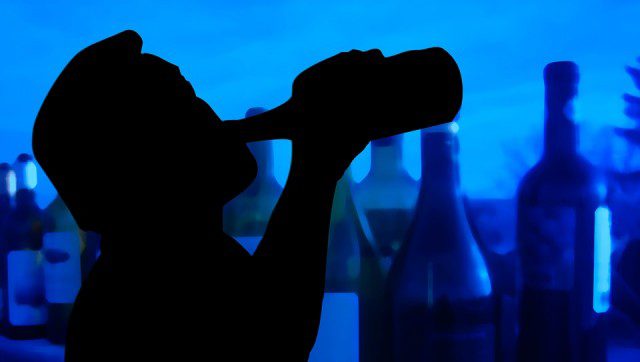 Homme-buvant-640x362 Une majorité de Français prête à payer plus cher pour manger sain