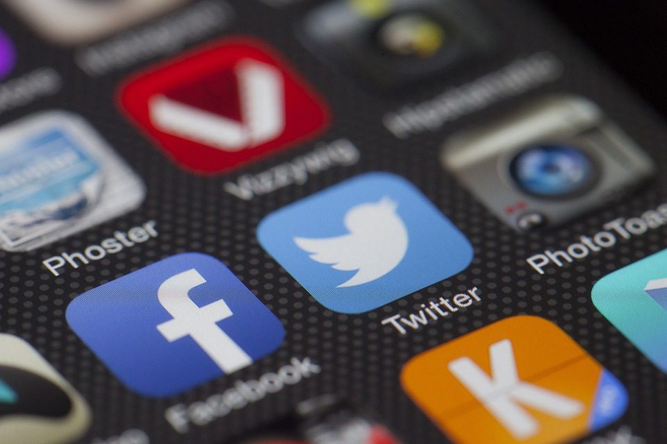Twitter : les messages effacés par les politiques de nouveau accessibles
