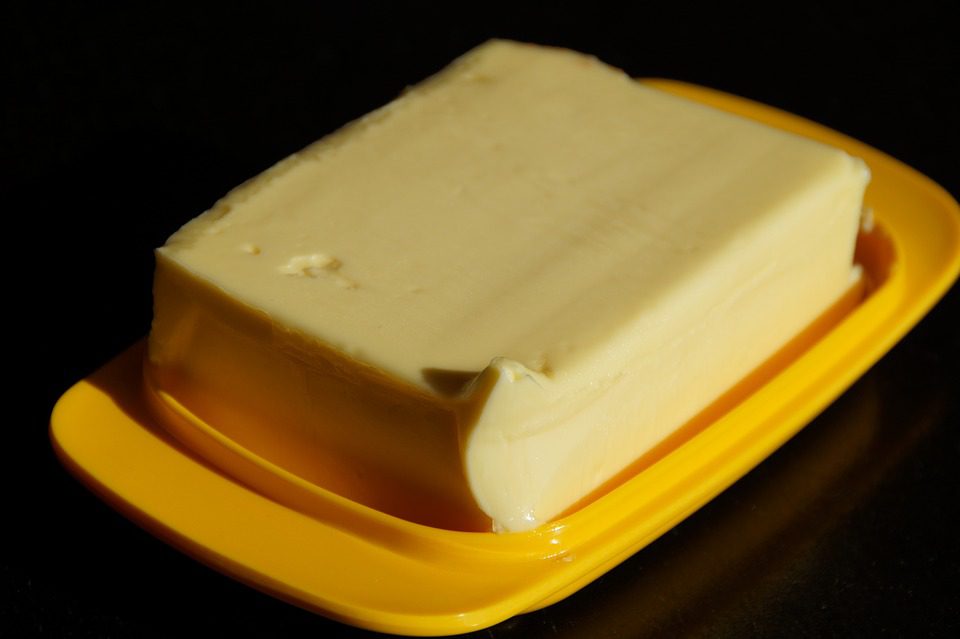 Des plaquettes de beurre suspectes retirées de la vente à cause de morceaux de câbles