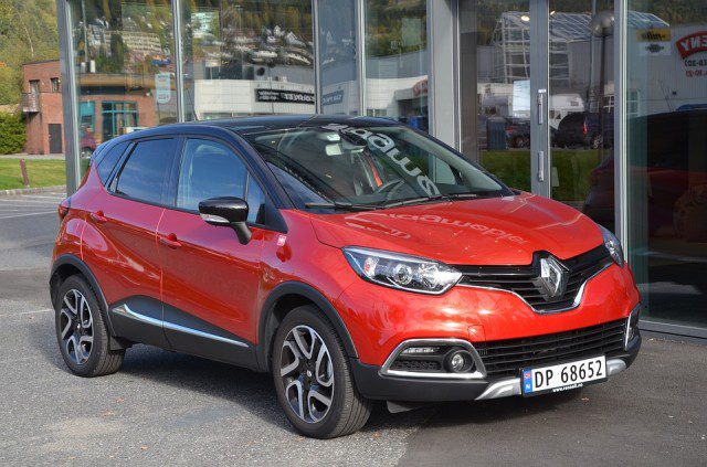 Voiture-gamme-Renault-640x423 Sous les projecteurs : Comprendre la dynamique de la génération Z au Maroc à travers les manifestations et les arrestations