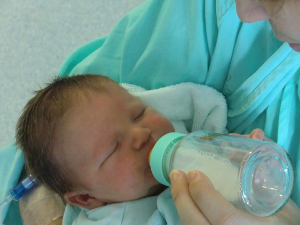 Le lait maternel est en pénurie dans certains hôpitaux