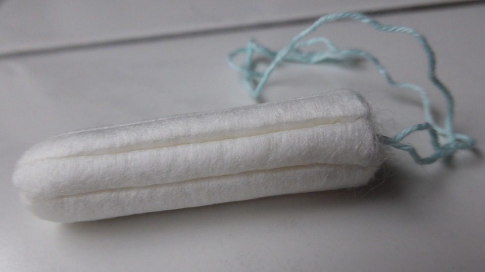 La présence de résidus « potentiellement toxiques » dans l’intimité des tampons et serviettes hygiéniques !
