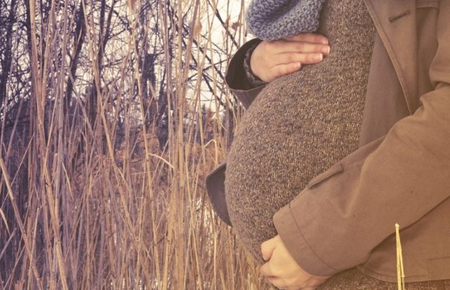 Une-femme-enceinte-640x413 Plus de 80% des enfants feraient moins d'une heure de sport par jour, faut-il s'en inquiéter ?