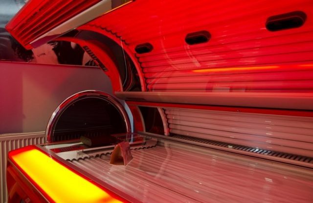 Une-cabine-de-bronzage-640x417 Trump et les tarifs douaniers : ce que la Cour suprême doit décider sur la légalité de ses mesures en 4 questions clés