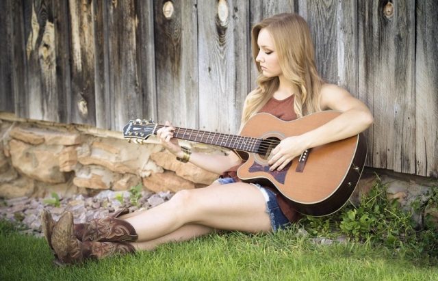 Une-guitare-640x411 Camilo Castro, Français détenu au Venezuela depuis juin, est enfin libre et rentre en France en avion