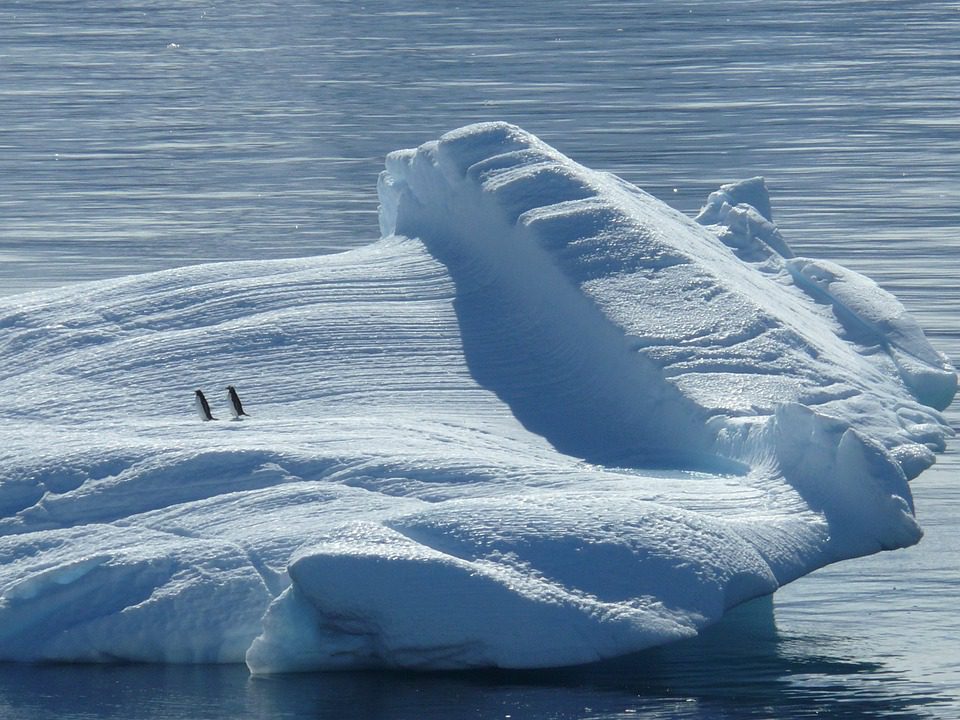Antarctique : un iceberg géant, de 5000 kilomètres carrés, prêt à prendre le large