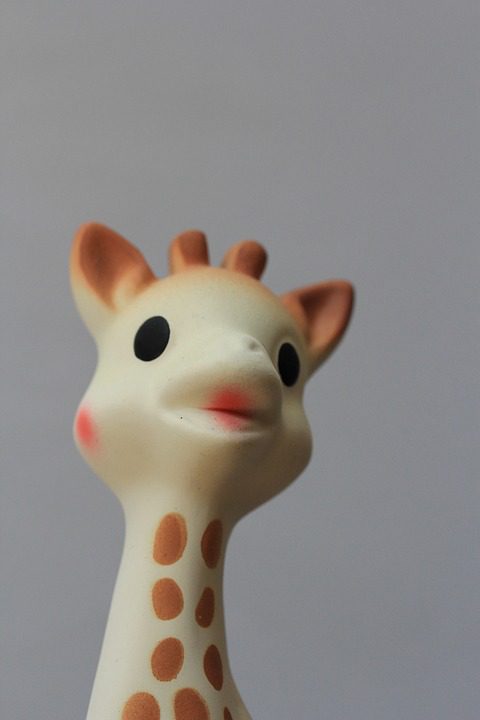 Sophie la girafe : le jouet phare des nourrissons, rempli de moisi, à en horrifier les parents