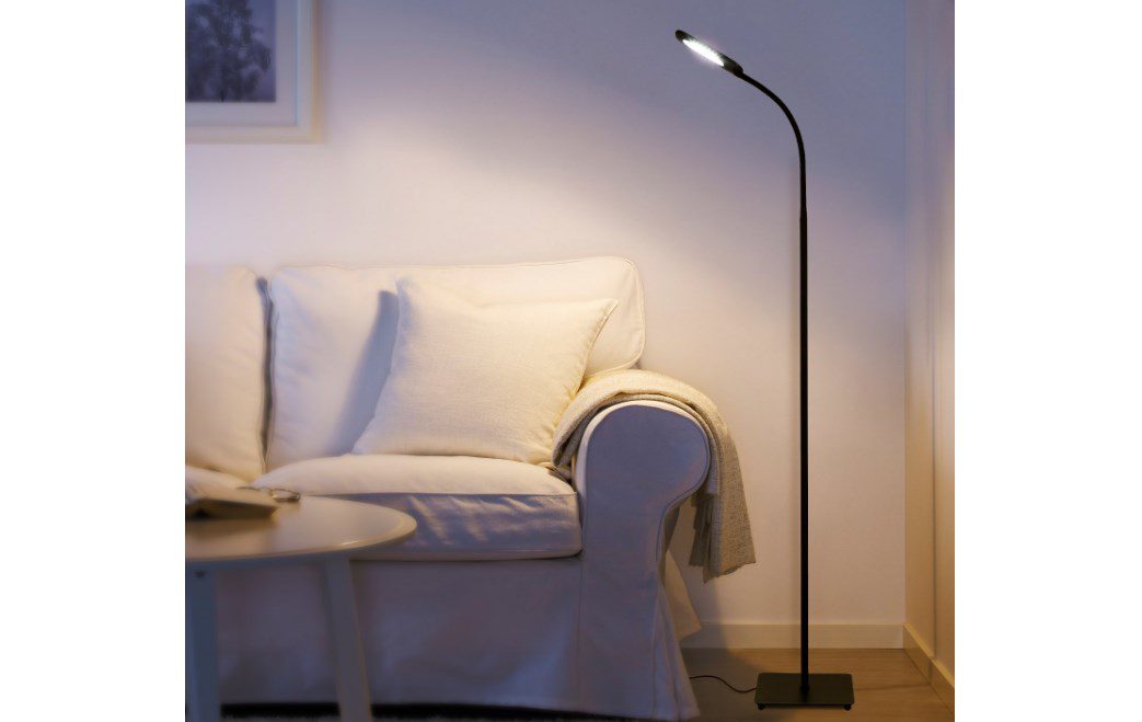 Un lampadaire design et tactile pour apporter un peu d’élégance à votre salon