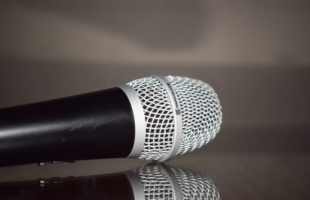 Chanter-640x413 Après les attentats à Paris, le peuple français rend hommage aux victimes