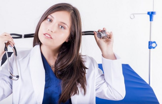 Médecin-640x413 Les grossesses tardives seraient associées à une espérance de vie plus longue