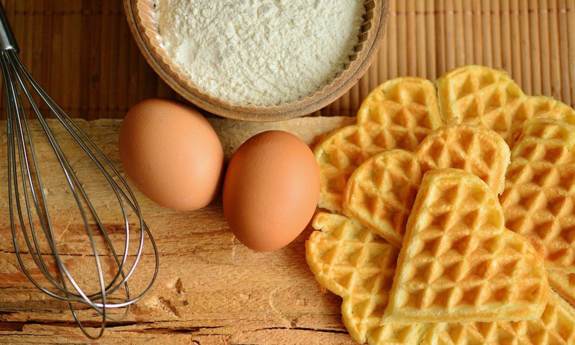 Des œufs contaminés livrés en France, des lots incriminés à cause du fipronil
