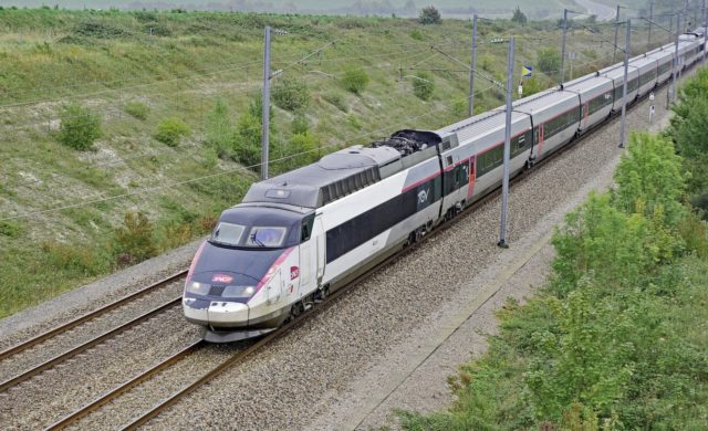 Train-de-la-SNCF-640x390 La reconnaissance de la Palestine : le débat sur l'affichage des drapeaux dans les municipalités crée des tensions parmi les élus français