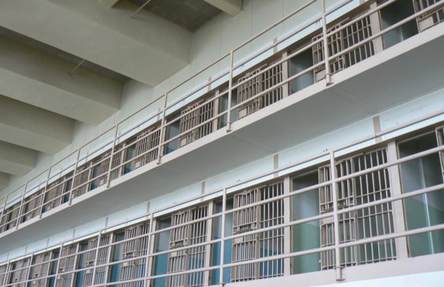 Prison-640x414 Vague de chaleur : une précocité qui devrait la rendre inédite