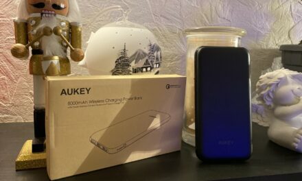 Une batterie externe 8000 mAh d’Aukey compatible avec iPhone et AirPods