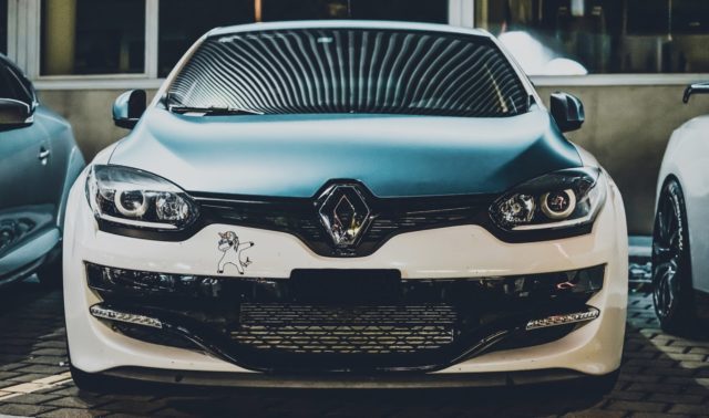 Renault-640x378 Chassé-croisé : embouteillages et désagréments de circulation autour d'Angers, un important ralentissement sur l'A11