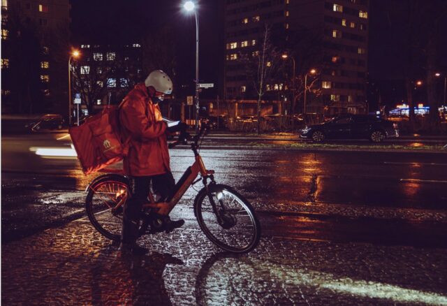 Coursier-640x438 DPNI : le dépistage prénatal non-invasif va remplacer de plus en plus l'amniocentèse