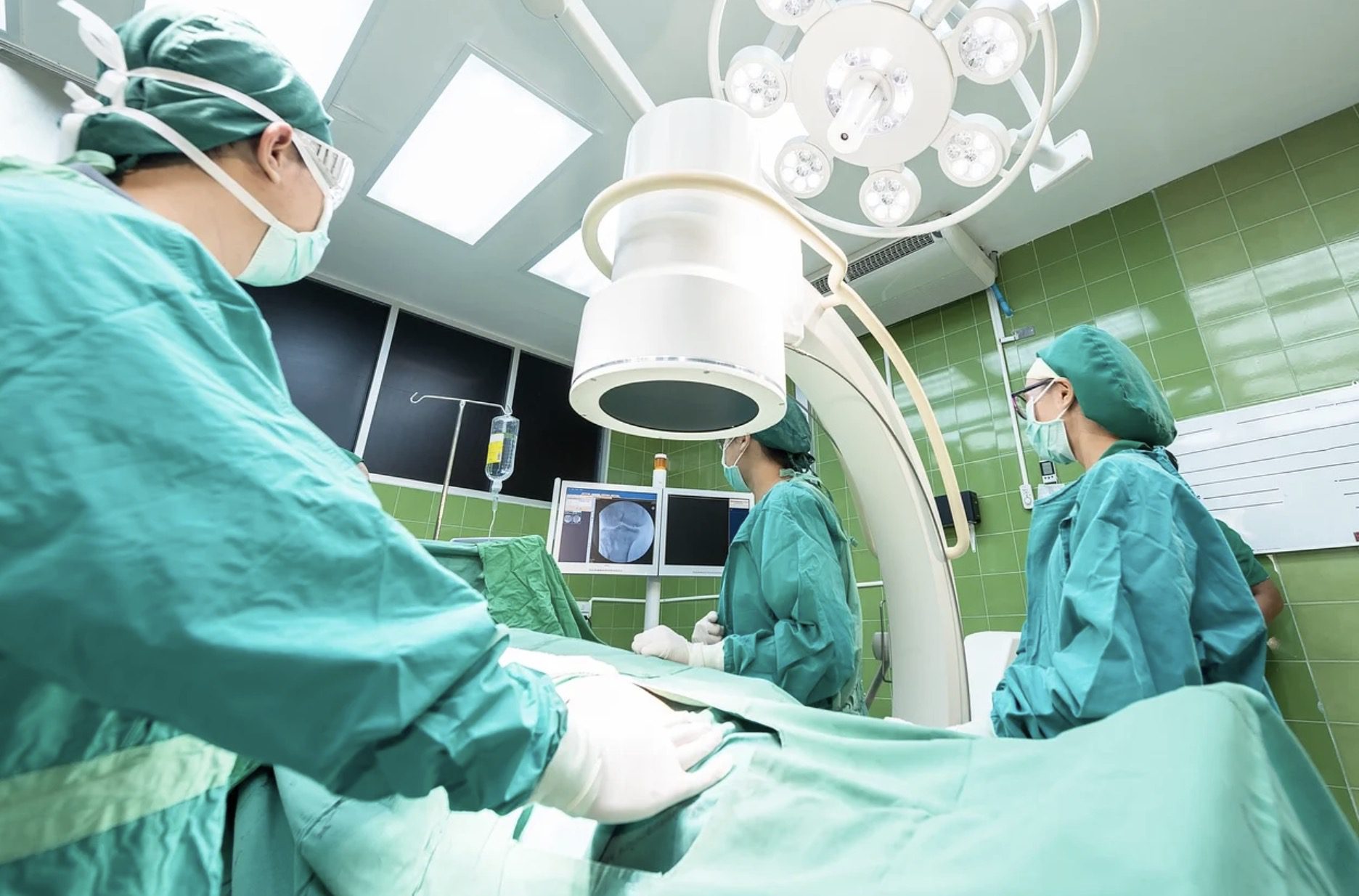 Rhinoplastie ultrasonique à Paris : quel chirurgien choisir ?