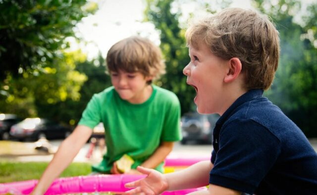 pourquoi-vous-devriez-emmener-votre-enfant-en-colonie-de-vacances-640x395 Découvrez l'île du Morbihan célèbre pour sa plage convexe unique s'étirant dans la mer
