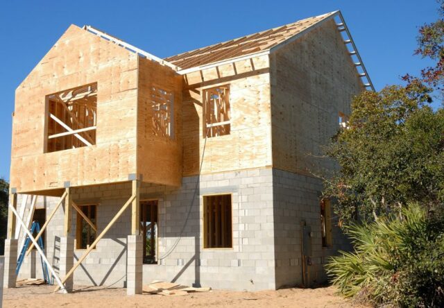 auto-construction-quels-sont-les-risques-640x444 Loi DPE pour les propriétaires : anticiper dès maintenant les changements