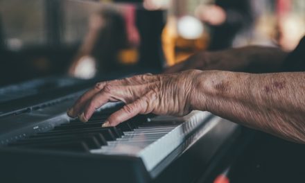 Est-il plus difficile d’apprendre le piano à l’âge adulte