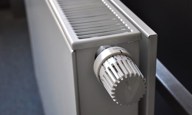 Y a-t-il une raison pour laquelle mon radiateur électrique est devenu noir ?