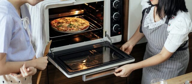 comment-nettoyer-entre-les-deux-vitres-640x279 Redonnez de l’éclat à votre mitigeur de lavabo sans produits chimiques