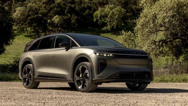 2026-lucid-gravity-suv-640x360 Nîmes Olympique et AS Cannes s'affrontent dans un match sous haute surveillance policière