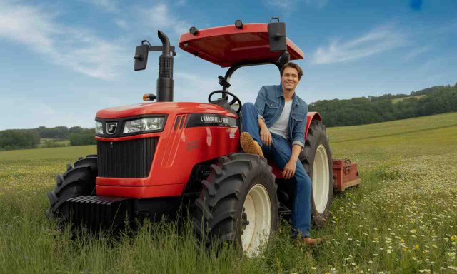 Jerome-de-lamour-est-dans-le-pre-adopte-une-nouvelle-tendance-avec-ses-chaussures-de-securite-sur-son-tracteur-640x384 Jean Quatremer : Plongée au cœur des tourments européens