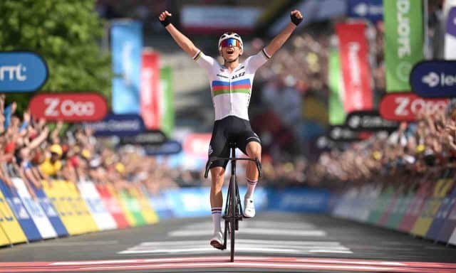Tadej-Pogacar-triomphe-a-nouveau-en-solitaire-aux-Championnats-du-Monde-de-cyclisme--640x384 Championnats du monde de cyclisme : Remco Evenepoel exprime sa frustration après avoir dû échanger deux fois de vélo (vidéo à l'appui