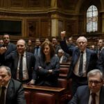 découvrez la vive critique du sénat face à la suspension de la réforme des retraites, qualifiée de « poudre de perlimpinpin » dénonçant son inefficacité.