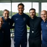 découvrez hugo ekitike, un champion au grand cœur, qui partage chaleur et sourires avec le staff au centre d'entraînement, selon tribuna.com.
