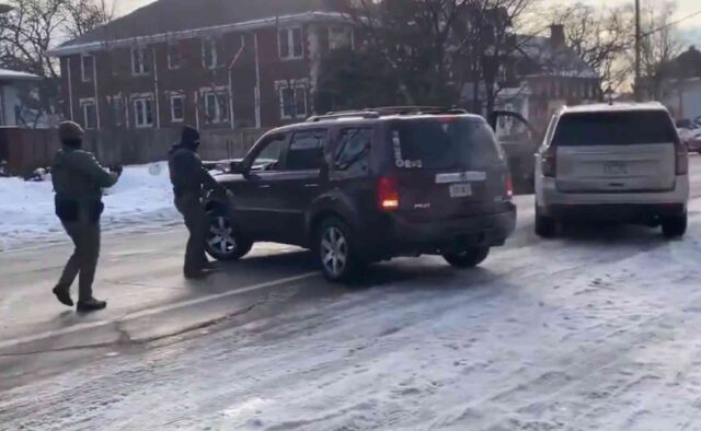 femme-abbatue-ICE-USA-640x394 Cancer du col de l’utérus : le frottis souvent négligé par 40 % des femmes