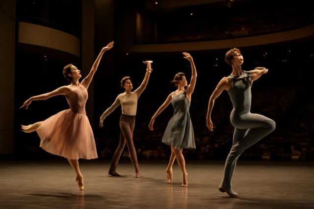 Gironde-en-scene-le-Junior-Ballet-de-lOpera-de-Paris-devoile-les-etoiles-montantes-au-Pin-Galant-Sud-Ouest-640x427 Les prévisions astrologiques du mercredi 3 septembre 2025 : Découvrez ce que les étoiles réservent pour vous !