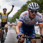 aubin sparfel une nouvelle fois dominé et frustré par le même adversaire lors du tour de bretagne. revivez les moments forts et l'analyse de cette confrontation intense sur directvelo.