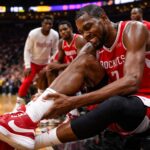 kevin durant sera absent du match 4 entre les rockets et les lakers en raison d'une blessure à la cheville, impactant la stratégie de son équipe.