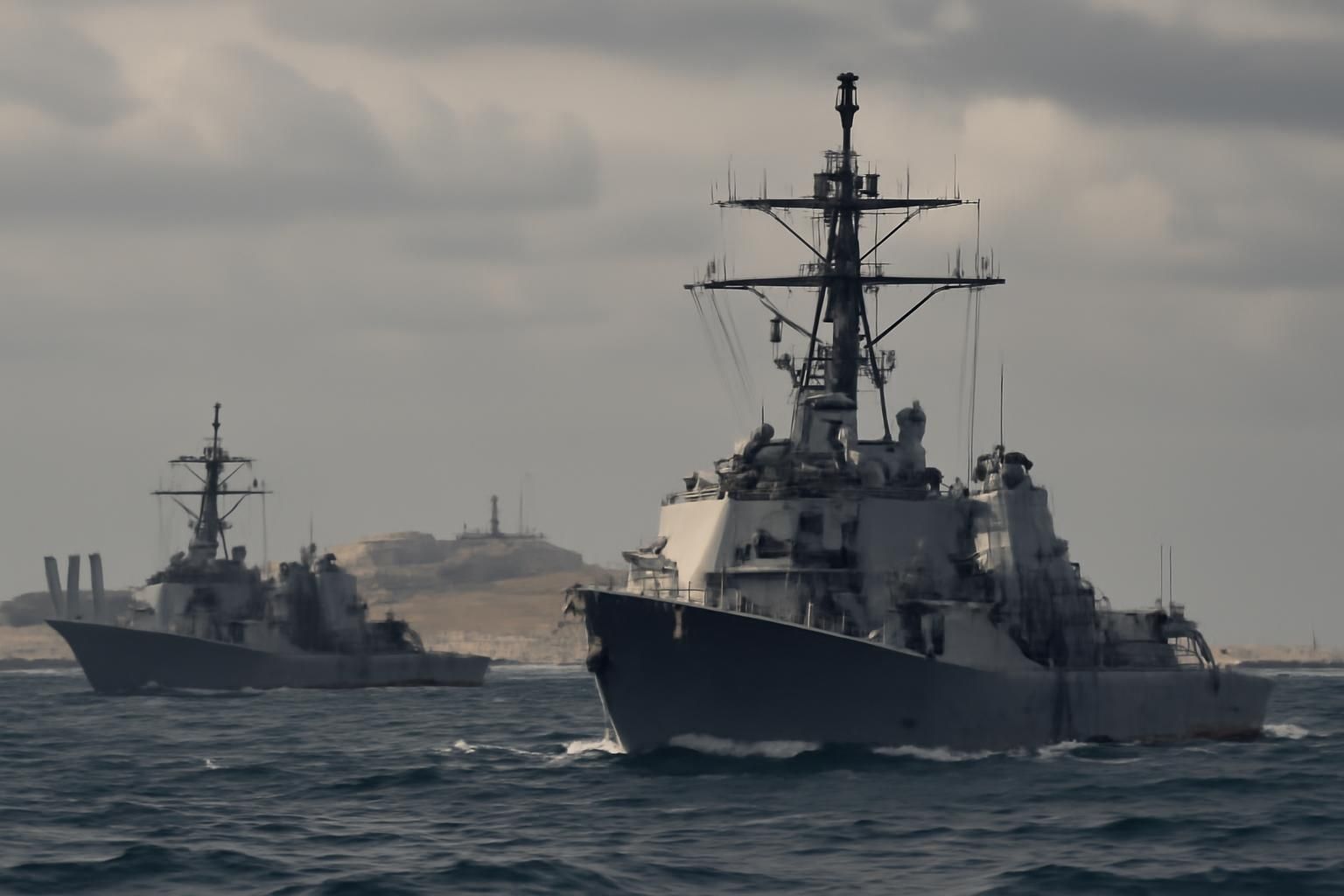 les états-unis annoncent avoir ciblé des installations militaires sur l'île iranienne de kharg, selon un responsable américain, intensifiant les tensions dans la région.