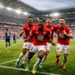 lille s'impose contre le paris fc et réduit l'écart avec l'ol dans la course pour la 3e place qualificative à la ligue des champions. un match clé dans la lutte pour le podium.