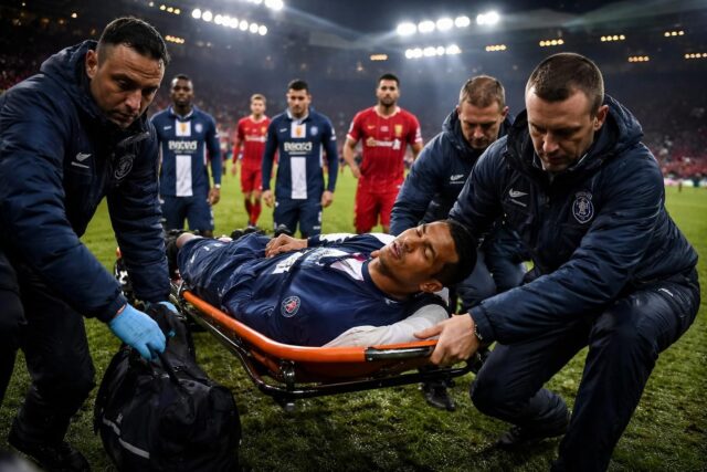 Liverpool-PSG-Hugo-Ekitike-se-blesse-seul-et-quitte-le-terrain-sur-civiere-un-coup-dur-avant-la-Coupe-du-Monde-640x427 Suivez en temps réel le match Pise contre Udinese (Série A 2025-2026) - L'Équipe