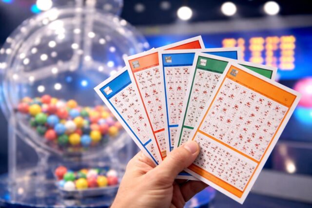 Loto®-du-1er-avril-2026-Decouvrez-les-resultats-officiels-du-tirage-FDJ-640x427 Malgré l'exclusion, les Russes demeurent bien présents à Prague - Le Quotidien Jurassien