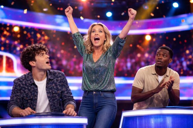 Sandy-de-Noubliez-pas-les-paroles-depasse-Kristofer-et-rivalise-desormais-avec-Louis-Hexakil-Cest-vraiment-incroyable-programme-tv.net_-640x427 Lola Dubini et Mathieu Forget, fils de l'ancien champion Guy Forget, s'illustrent dans le clip officiel de « Dansons »