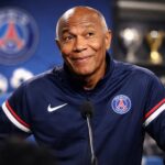 antoine kombouaré répond avec humour à la question sur l'intérêt du psg dans le championnat de ligue 1 aujourd'hui, apportant une touche légère et décalée à un sujet sérieux.