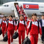 suivez l'arrivée en corée du sud de l'équipe féminine nord-coréenne de football naegohyang pour leur prochaine compétition internationale.