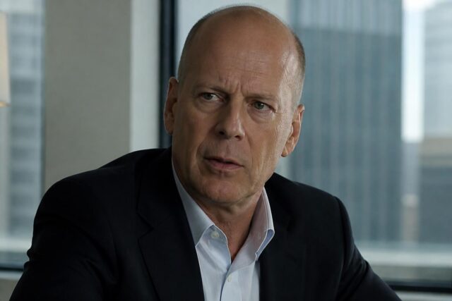 Bruce-Willis-eblouit-dans-un-film-hors-univers-Tarantino-le-realisateur-le-qualifie-d-absolument-genial--640x427 The Beauty : résumé détaillé et décryptage du final époustouflant (épisodes 10 et 11) - Superpouvoir.com
