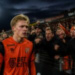 les supporters de volendam expriment leur colère envers ronald koeman junior, cible d'insultes virulentes, dans un contexte tendu dévoilé par goal.com.