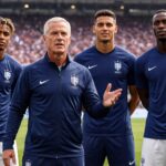 découvrez les choix surprenants de didier deschamps pour la coupe du monde 2026, avec la sélection de risser, lacroix et mateta, et l'absence notable de kolo muani, camavinga et tolisso.
