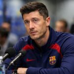 robert lewandowski annonce officiellement son départ du fc barcelone à la fin de la saison, marquant la fin d'une ère pour le club catalan.