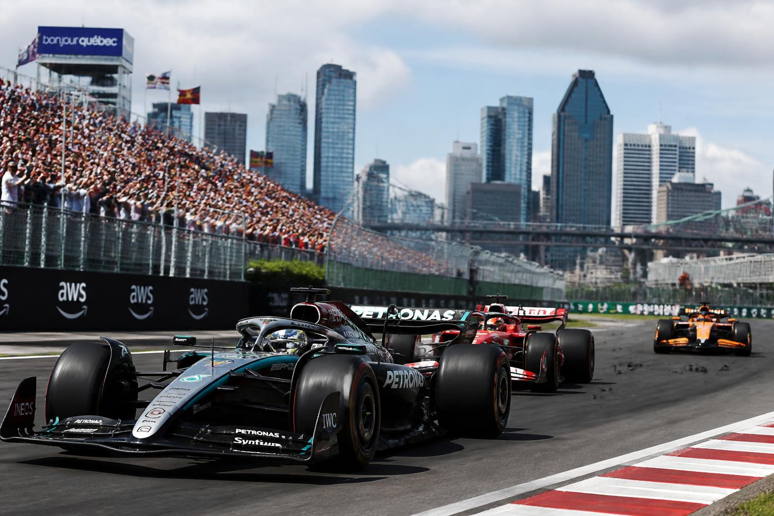 revivez le grand prix du canada avec les performances éclatantes d'antonelli, le spectacle offert par hamilton et la déception de mclaren lors de cette course palpitante.