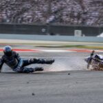 revivez en images le spectaculaire accident d'alex marquez lors du grand prix de catalogne, un moment fort et impressionnant de la course.