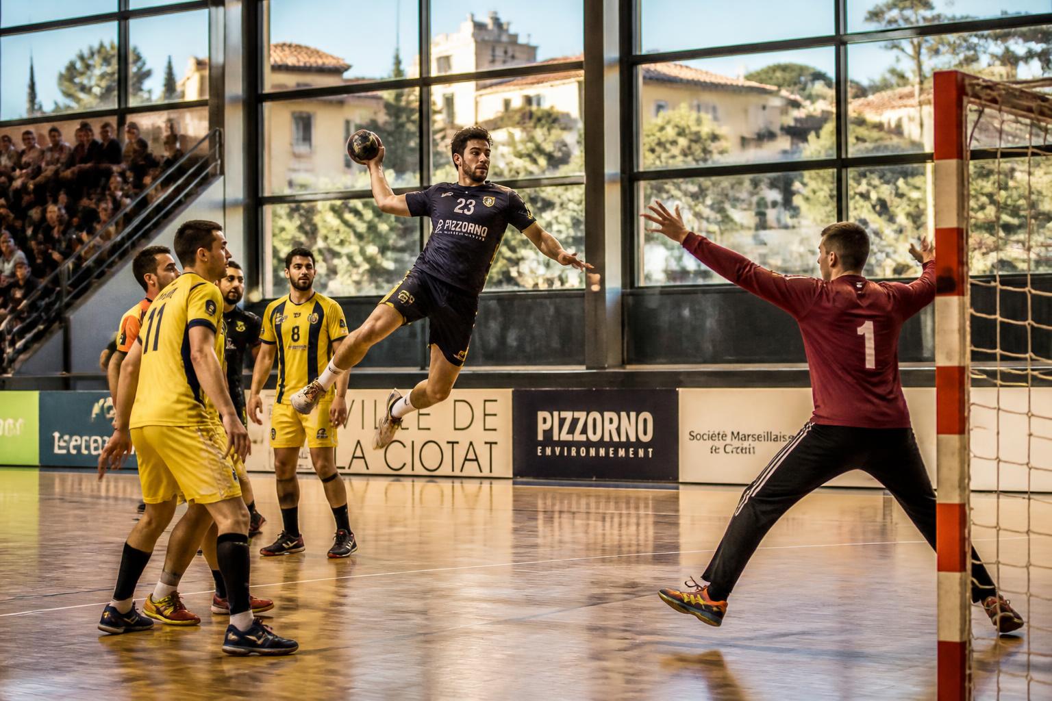 découvrez les enjeux clés et les performances marquantes de la nationale 3 masculine de handball dans la provence. analyse, résultats et perspectives pour les équipes en compétition.
